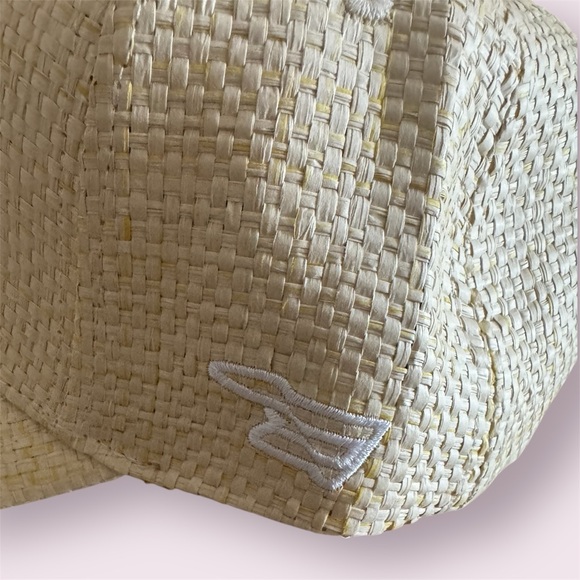 Bad Bunny Puerto Rico residence hat No Me Quiero Ir De Aqui - Picture 6 of 8